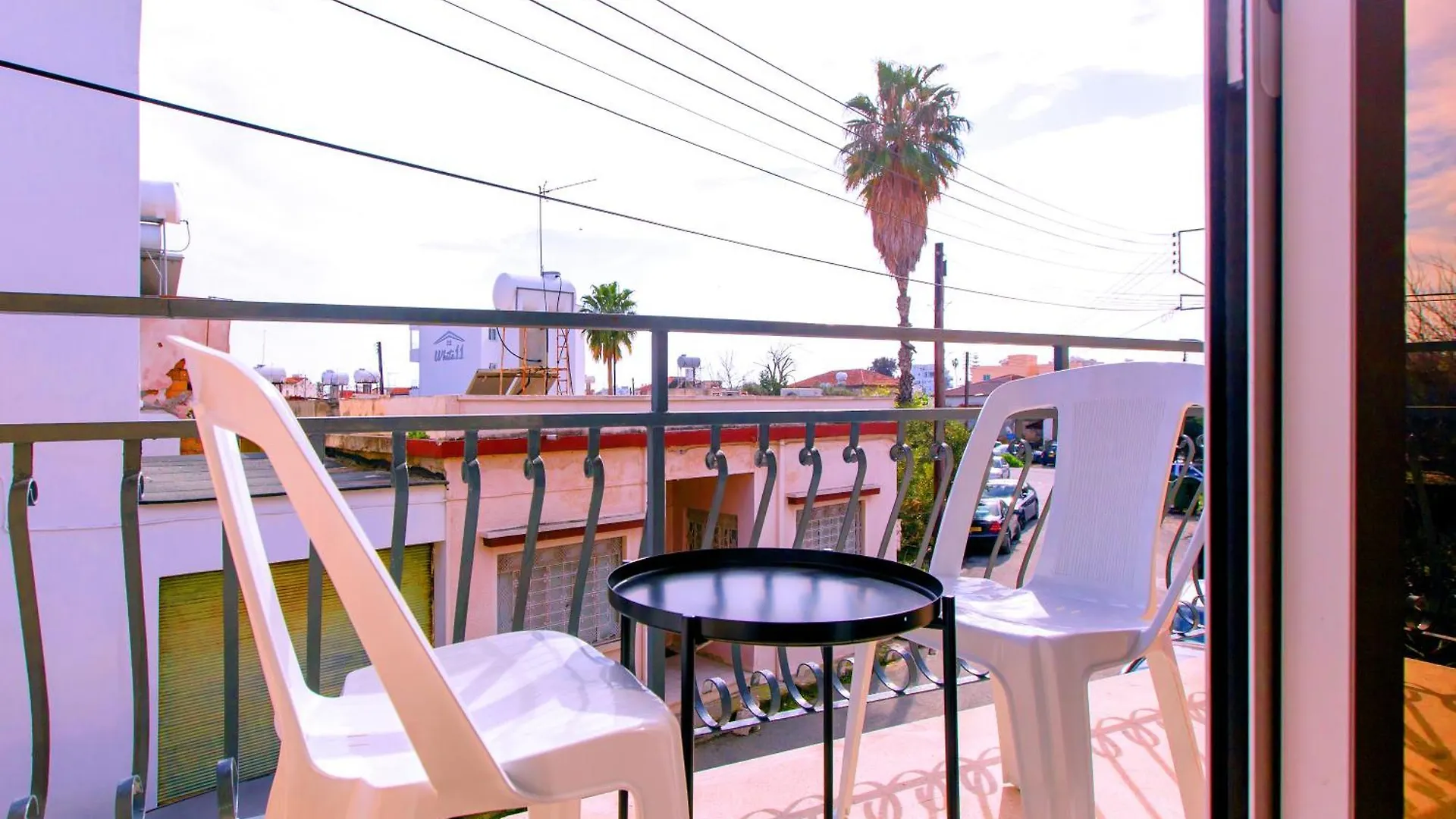Spacious Larnaca Beach Apartment