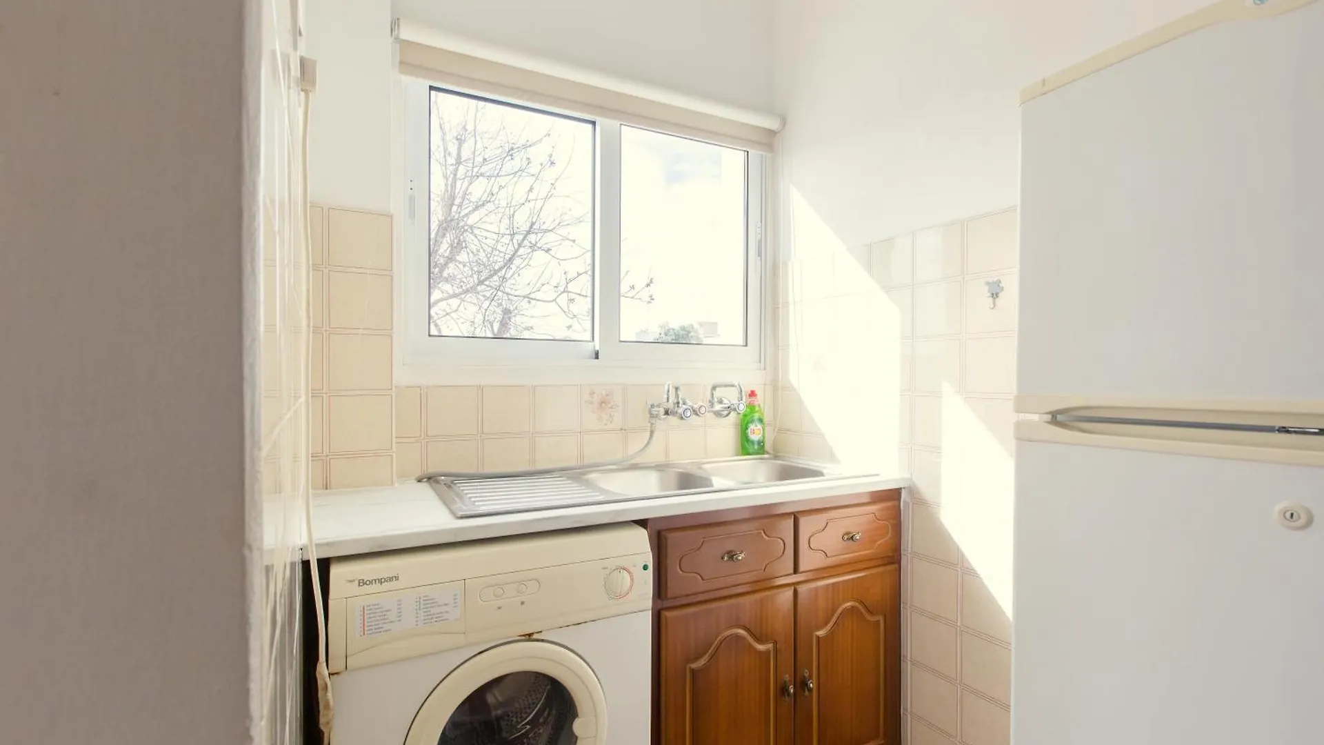 Spacious Larnaca Beach Apartment 0*,  塞浦路斯